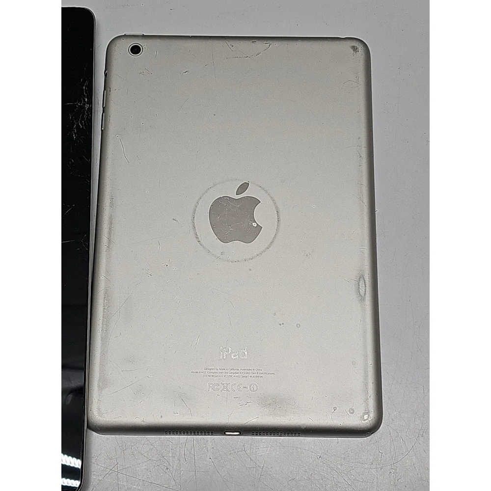 Lot Of 3 Broken Iphone/IPad‎ For Parts